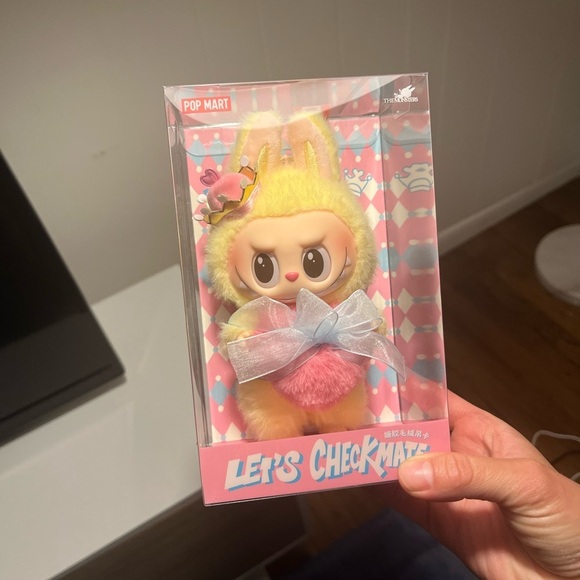 LABUBU THE MONSTERS Let's Checkmate Series-Vinyl Plush Hanging Card - Picture 5 of 6